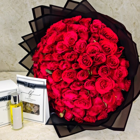 Red Roses 100 With Gifts